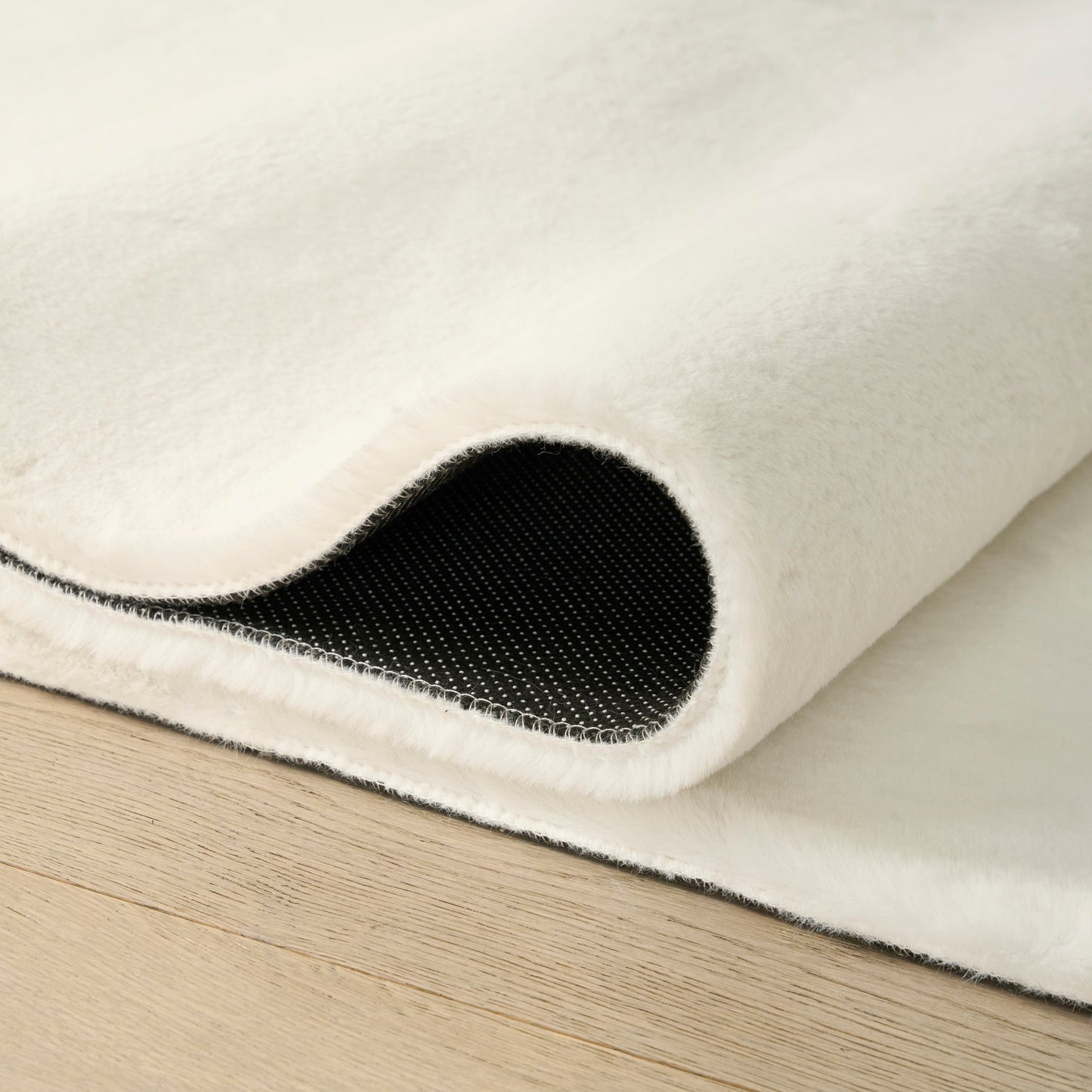 Nourison Soft Plush Rabbit Fur 4' x 6' White Contemporary Indoor Rug