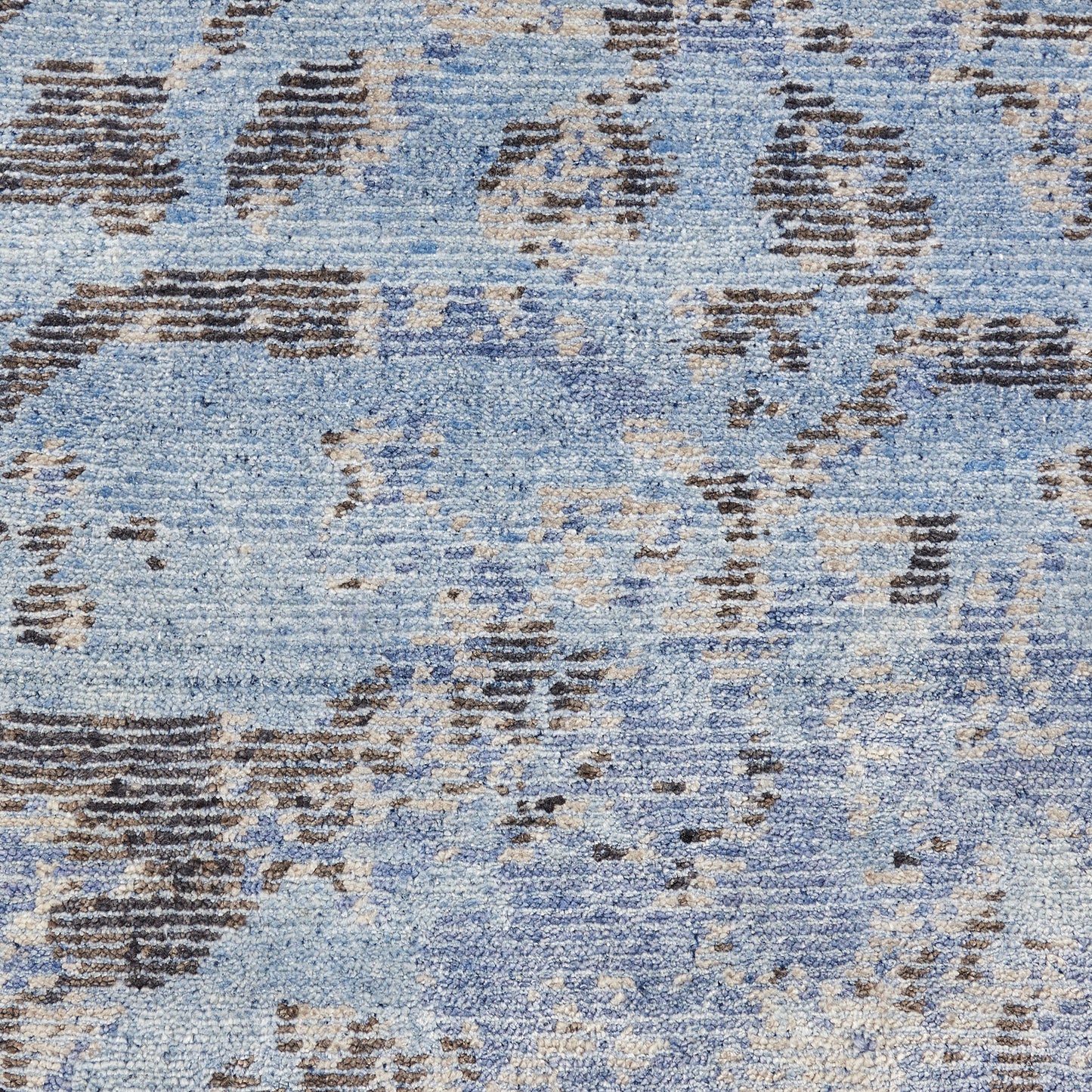 Nourison Lucent 2' x 3' Sky Modern Indoor Rug