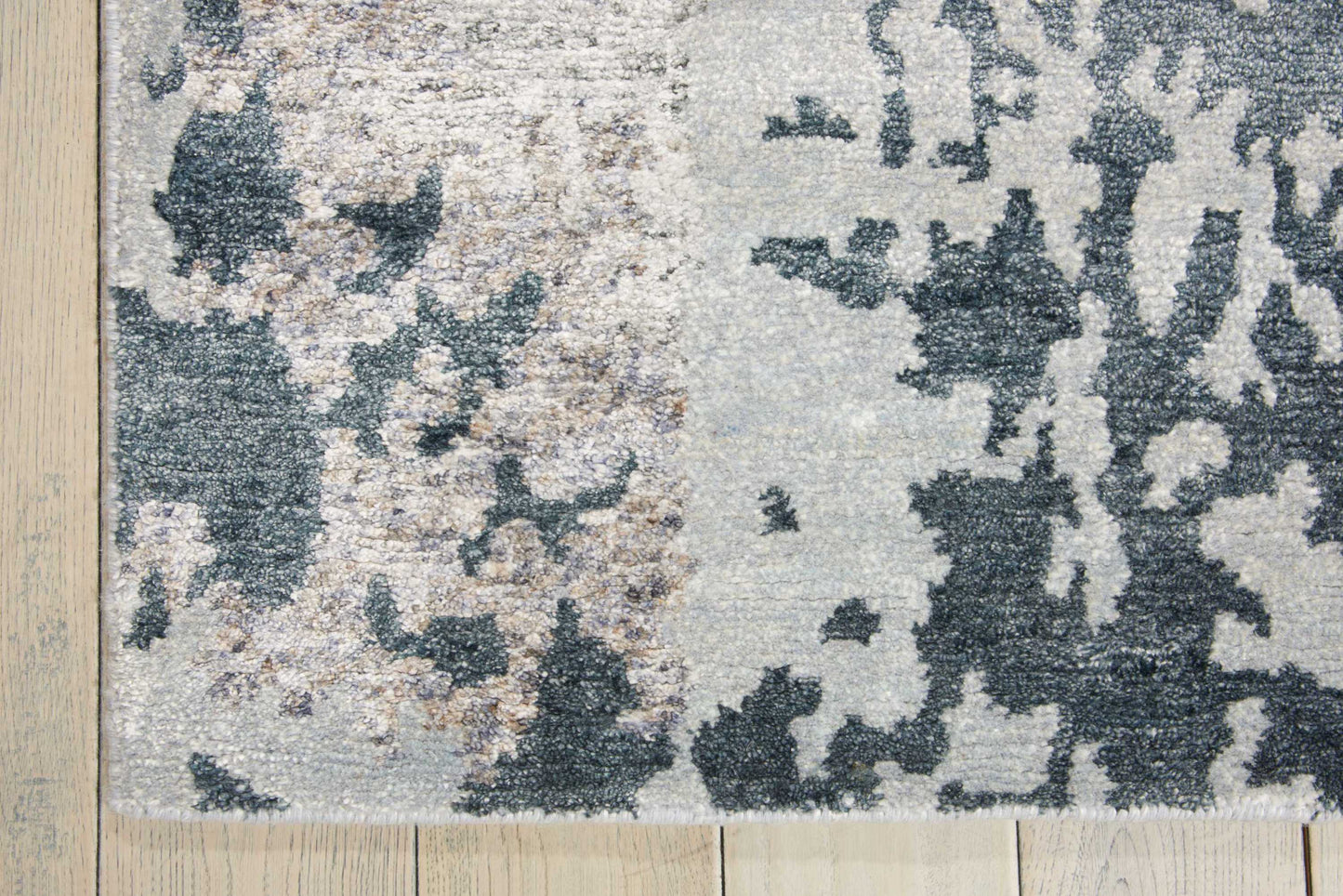 Nourison Silk Shadows 3'9" x 5'9" Silver Grey Vintage Indoor Rug