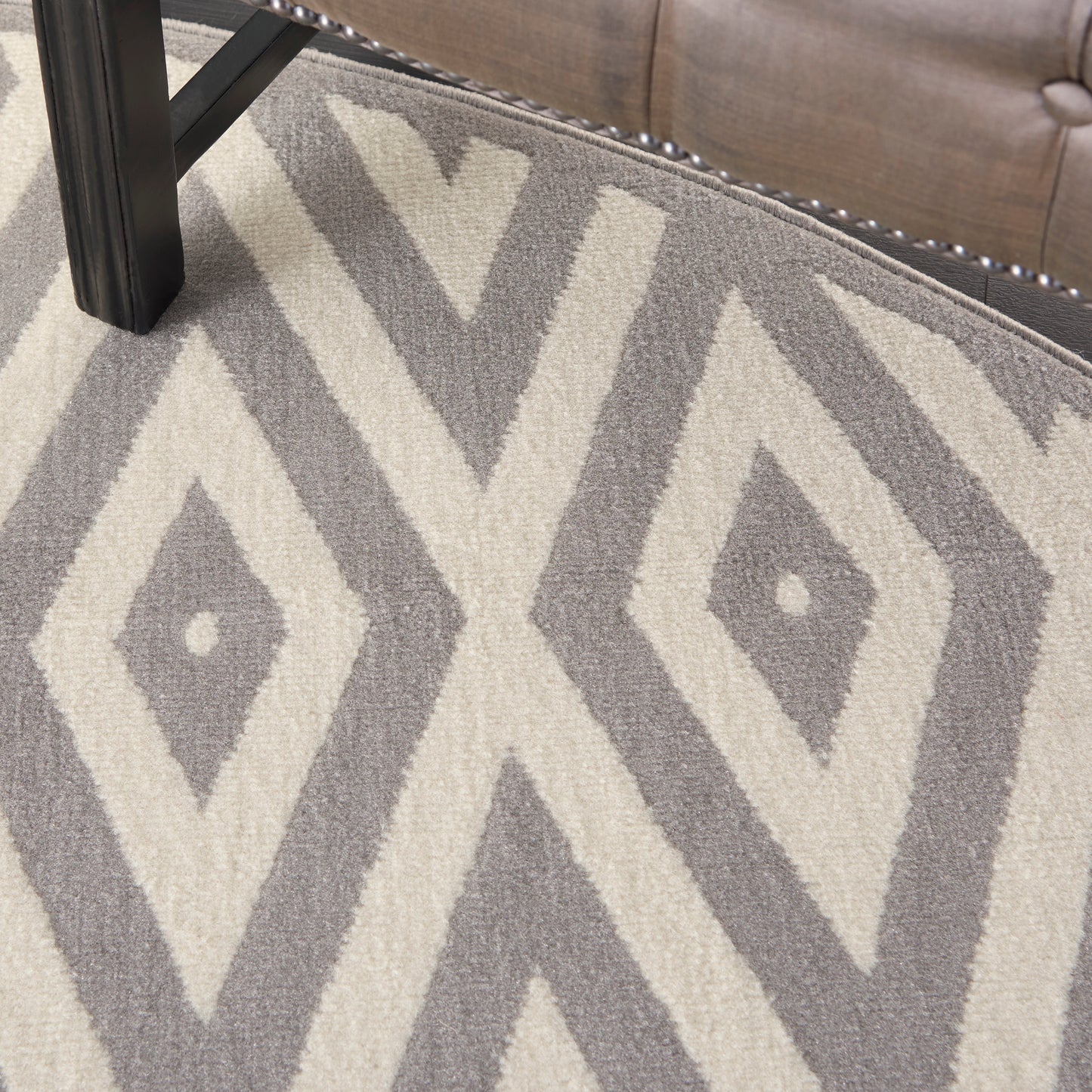 Nourison Grafix 8' x Round White/Grey Mid-Century Modern Indoor Rug