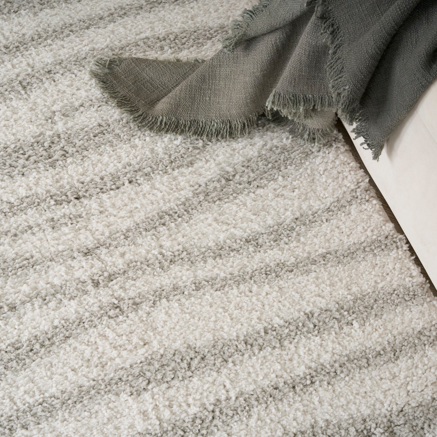 Nourison Modern Shag 5'3" x 7' Ivory Grey Modern Indoor Rug