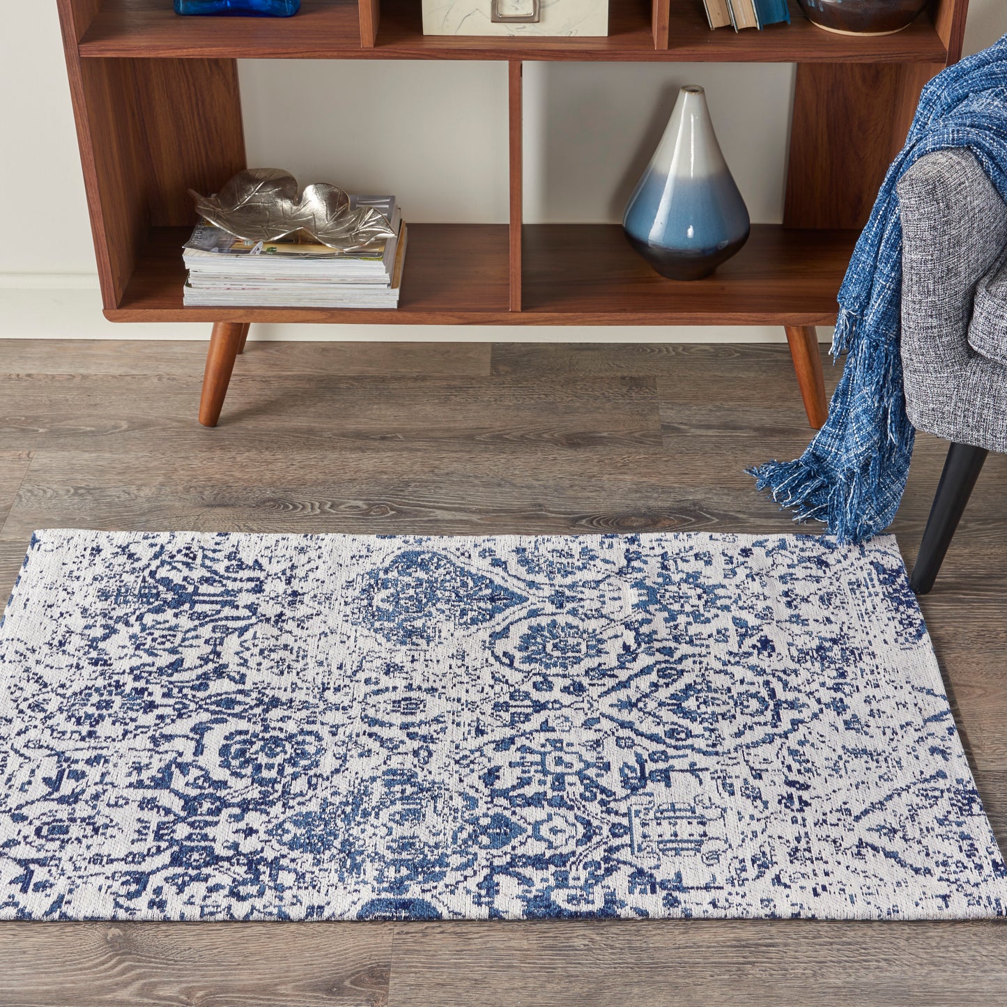 Nourison Damask 2'3" x 3'9" Ivory/Navy Vintage Indoor Rug