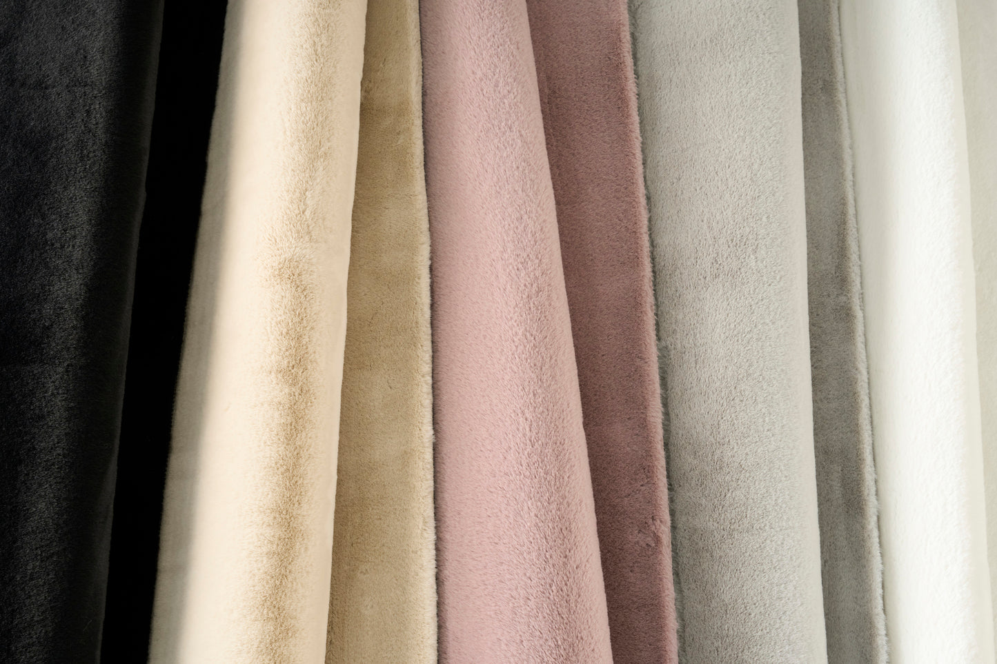 Nourison Soft Plush Rabbit Fur 7'6" x 9'6" Silver Contemporary Indoor Rug