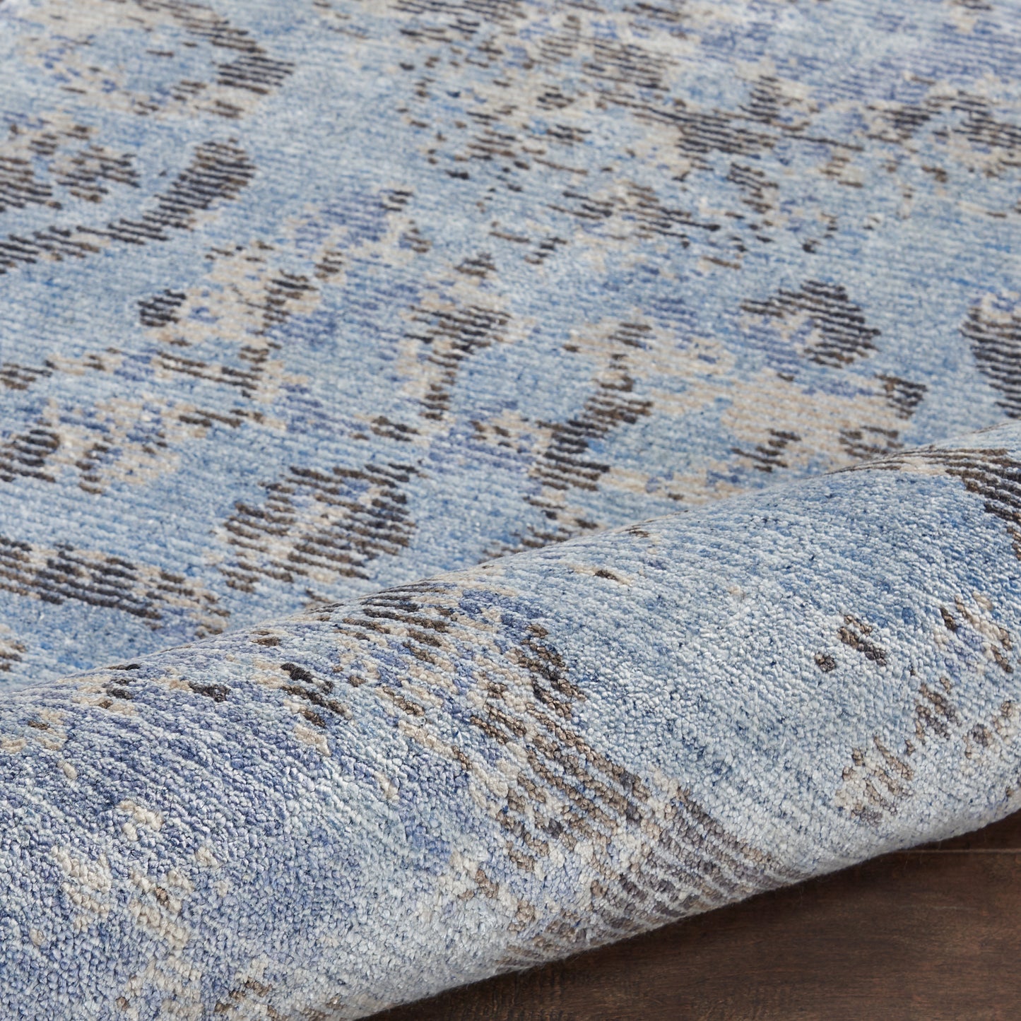 Nourison Lucent 2' x 3' Sky Modern Indoor Rug