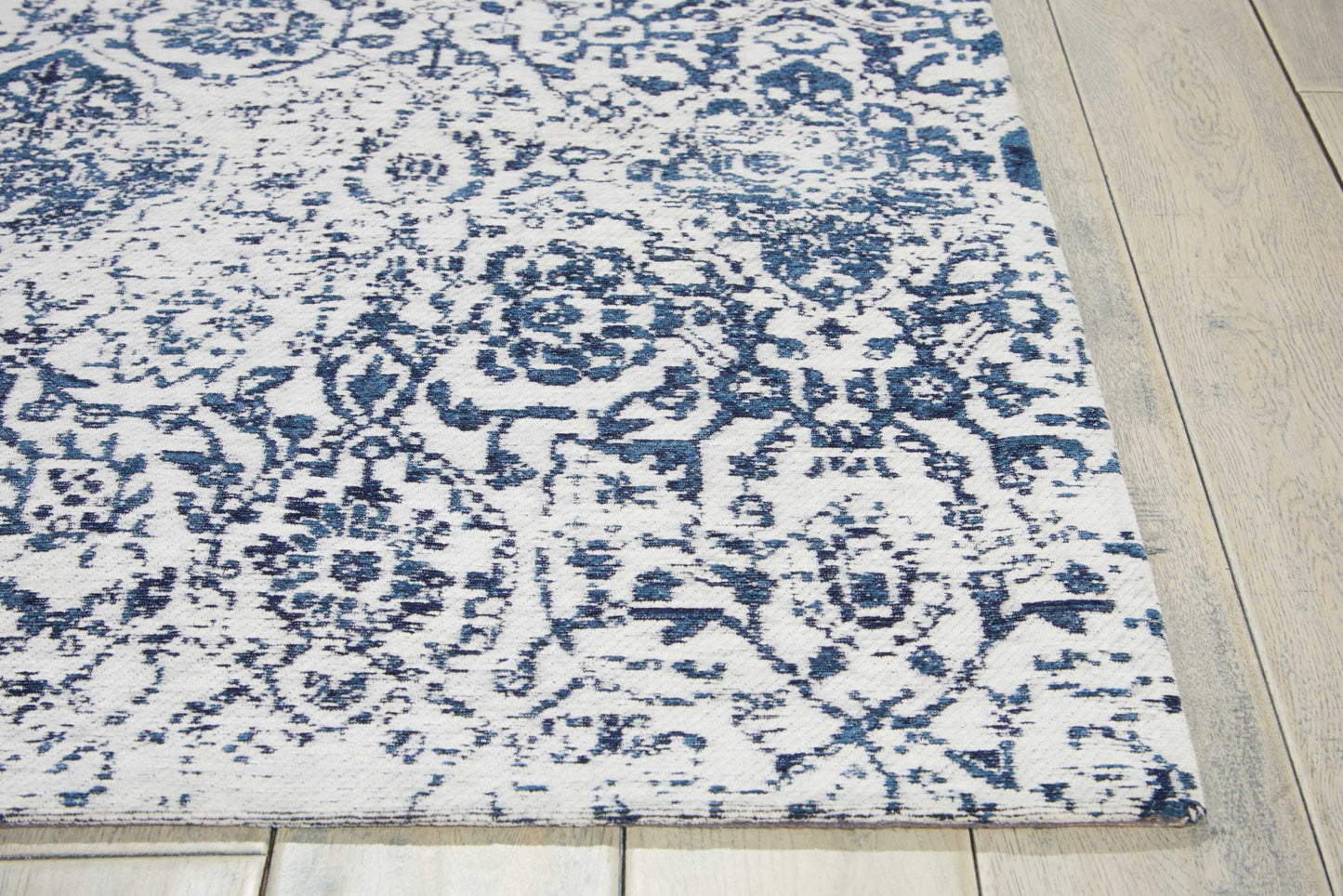 Nourison Damask 2'3" x 3'9" Ivory/Navy Vintage Indoor Rug