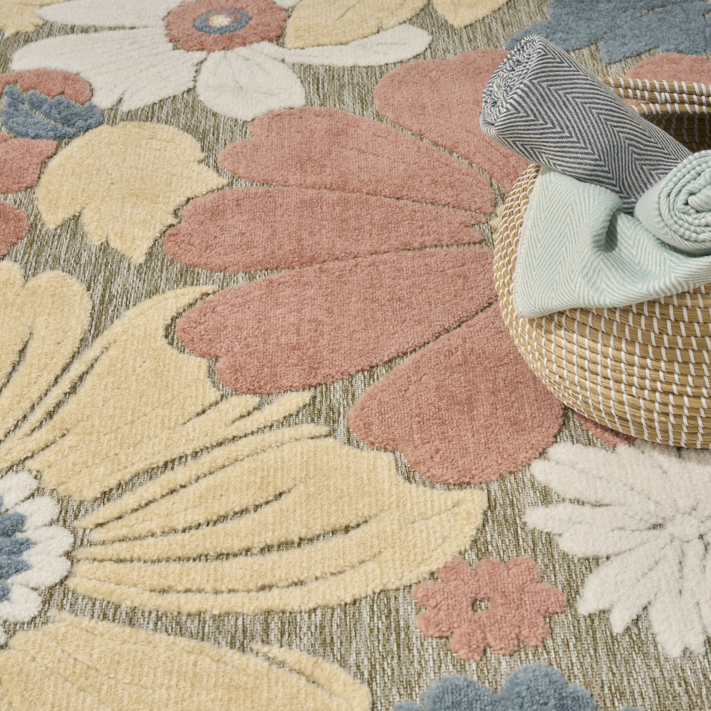 Nourison Aloha 9' x 12' Rose Modern Rug