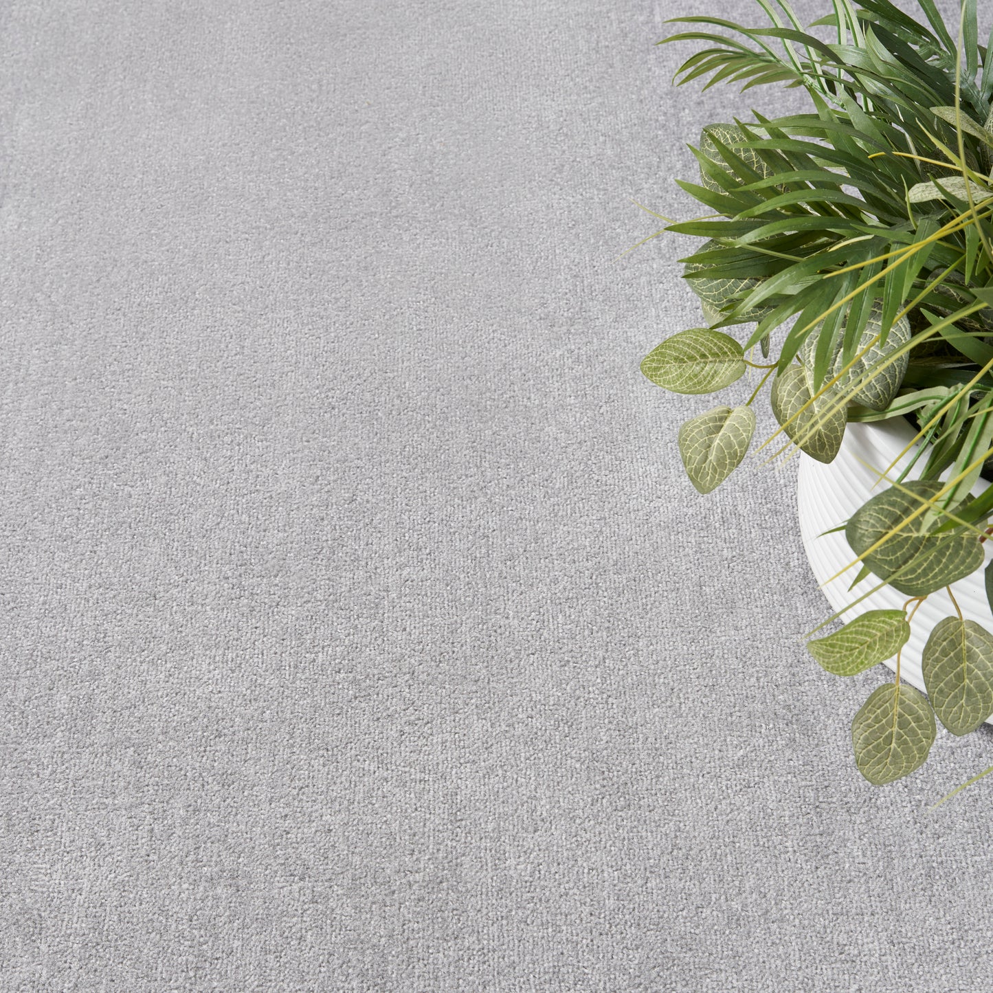 Nourison Nourison Essentials 6' x 9' Oval Silver Grey Outdoor Rug