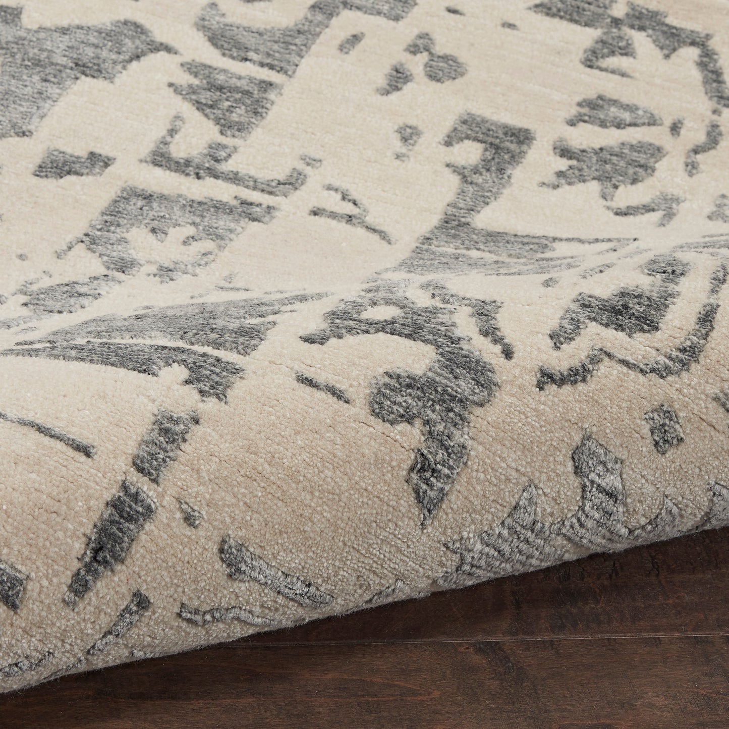 Nourison Silk Shadows 2' x 3' Ivory Grey Modern Indoor Rug