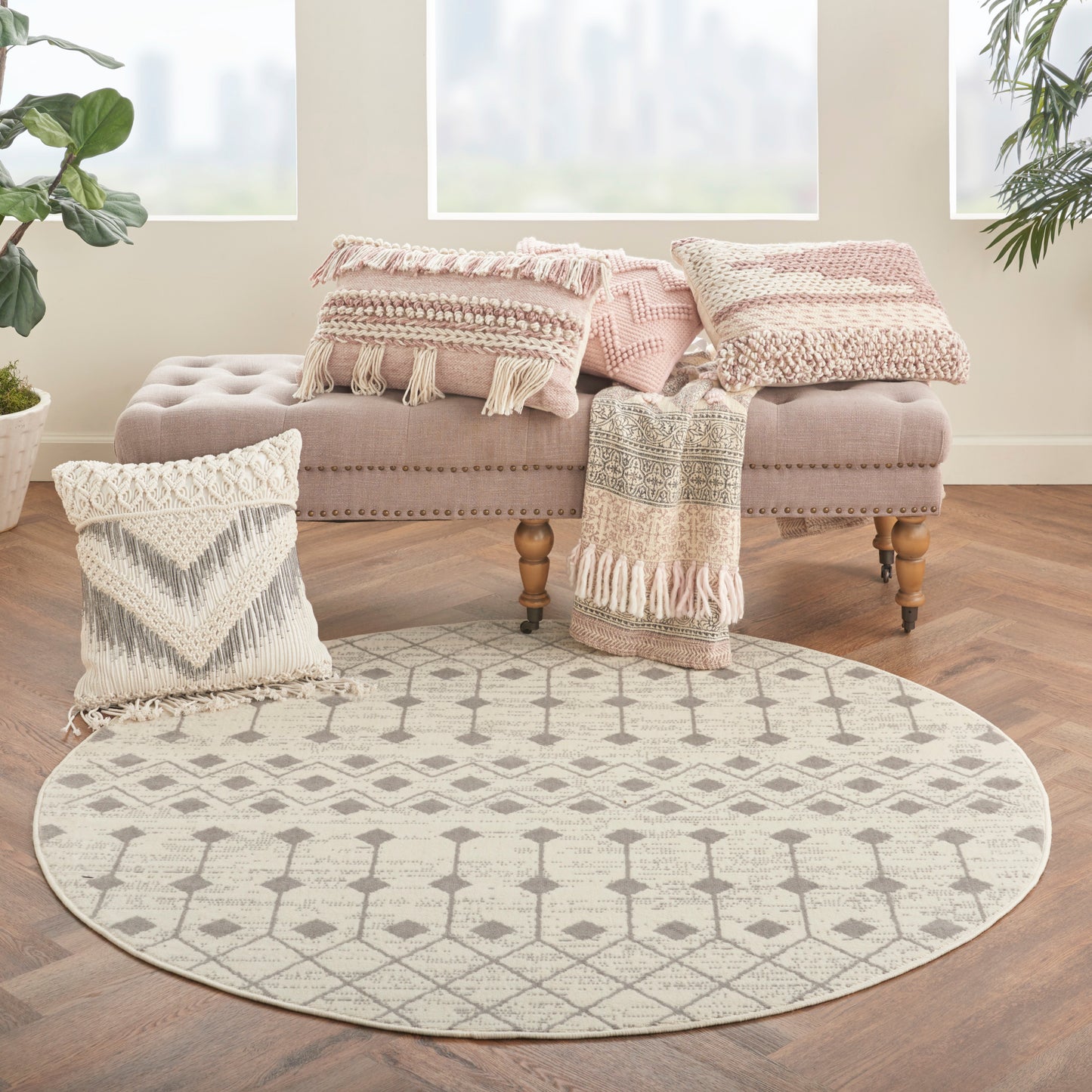 Nourison Grafix 5'3" x Round Ivory/Grey Bohemian Indoor Rug