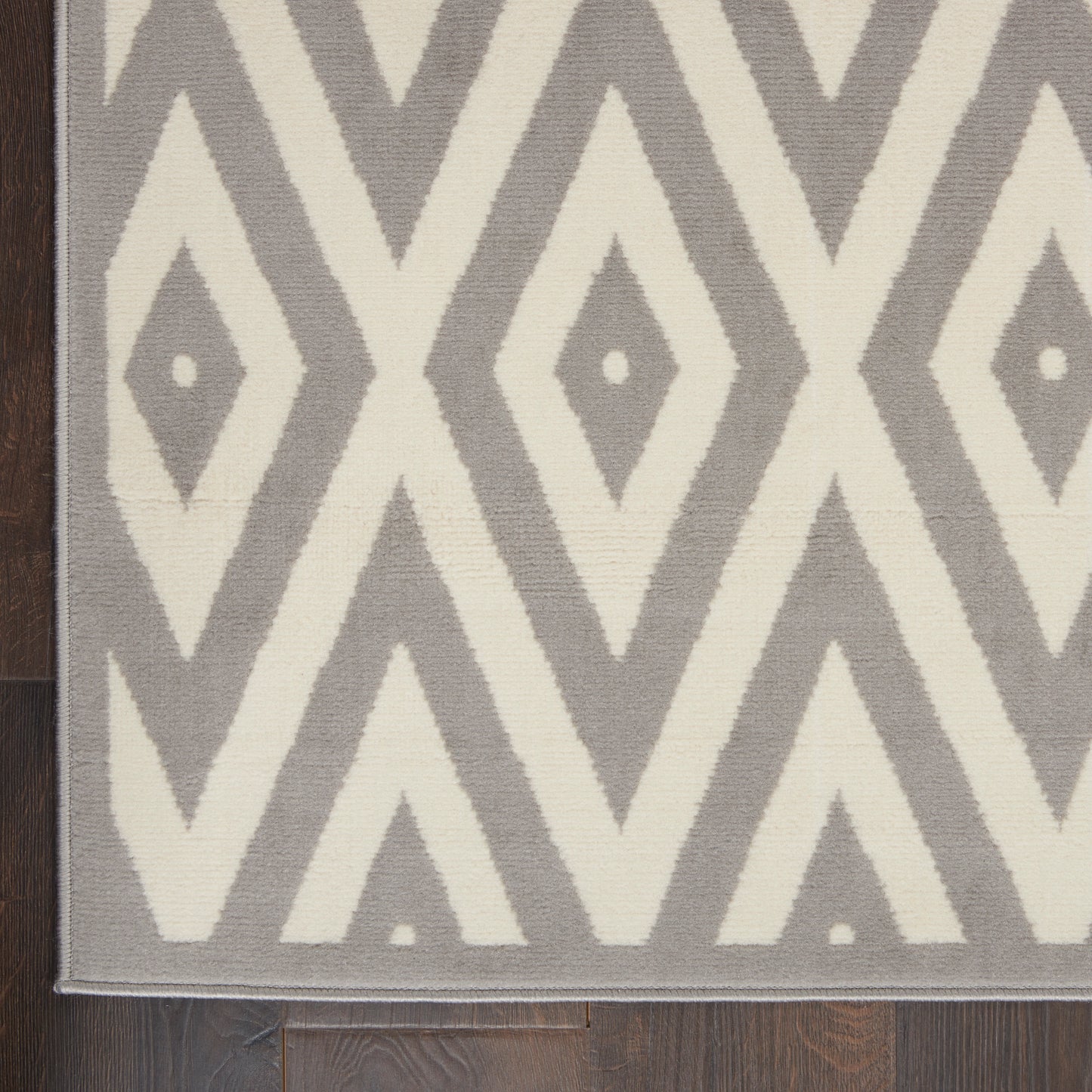 Nourison Grafix 7'10" x 9'10" White/Grey Mid-Century Modern Indoor Rug